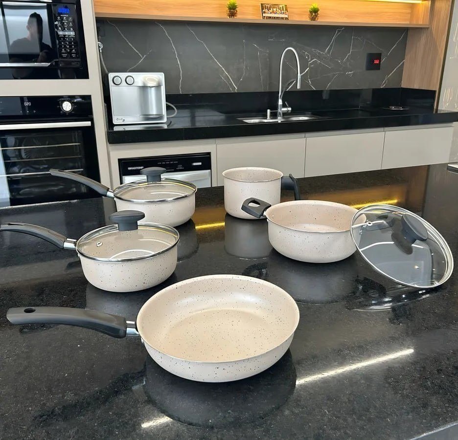 TÁ PRATICAMENTE DE GRAÇA
