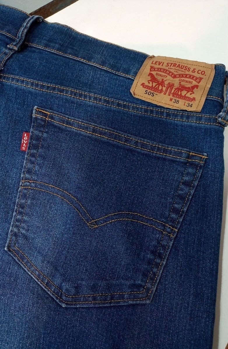 CALÇA DA LEVI’S NO PRECINHO