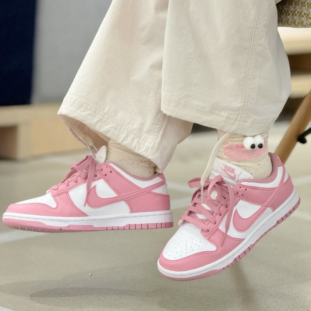 DUNK ROSA POR MENOS DE 400 CONTO, adultos com pézinho podem usar a versão infantil.